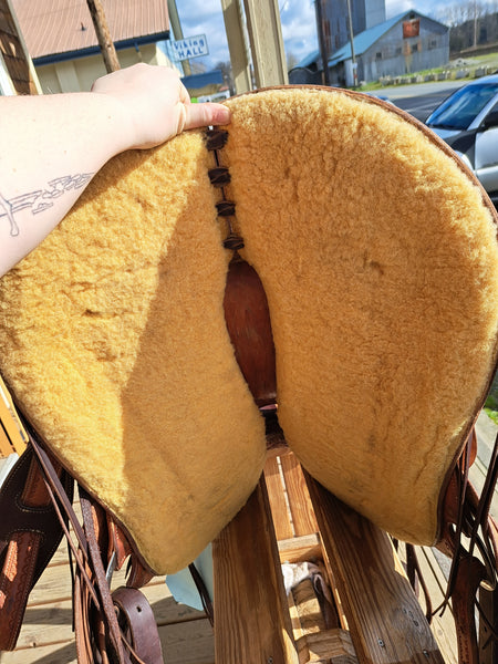 Mark Plumly custom wade tree roping saddle 16" seat