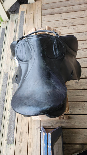 18" Stubben Scandica Dressage Saddle