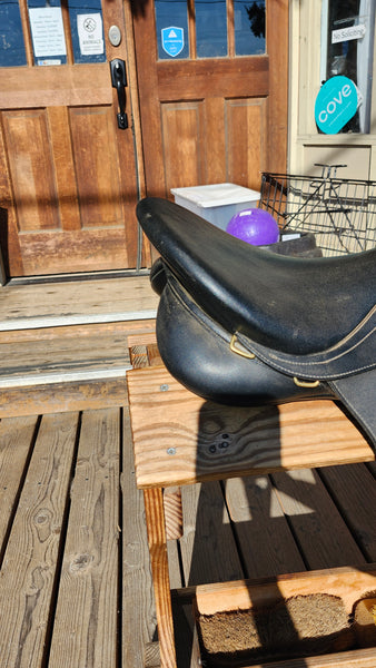 16.5" Wintec All purpose English Saddle