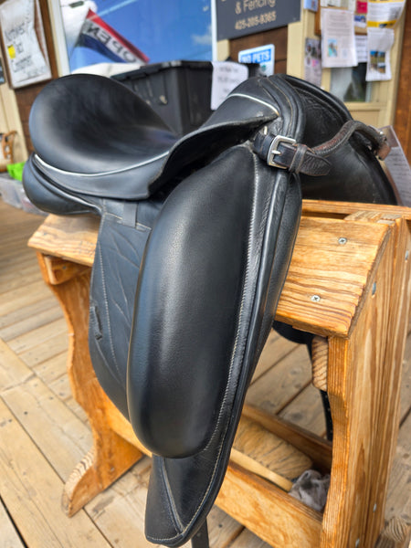 17.5" Custom Saddlery Icon Flight Monoflap Dressage Saddle