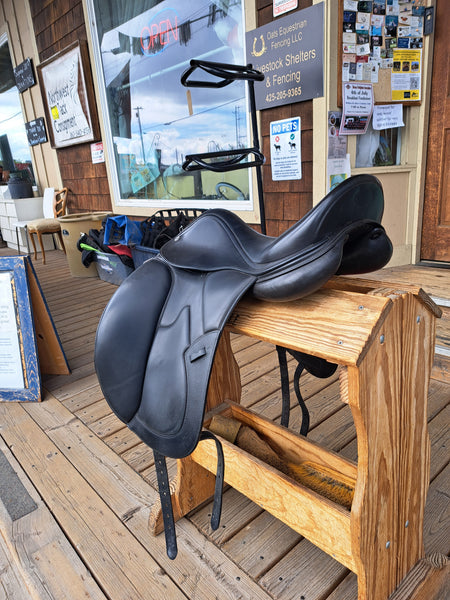 17.5" Equipe Bocelli Monoflap Dressage Saddle