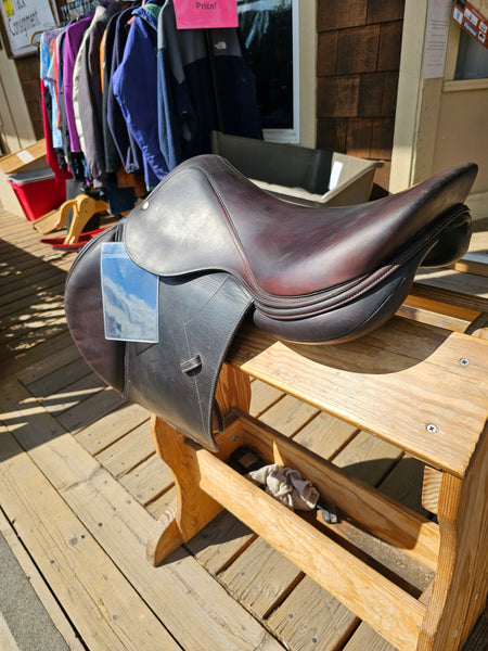 17.5" Devoucoux Biarritz Jumping Saddle