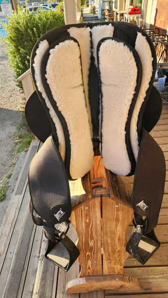 17" Abetta Adjustable Panels Trail Saddle