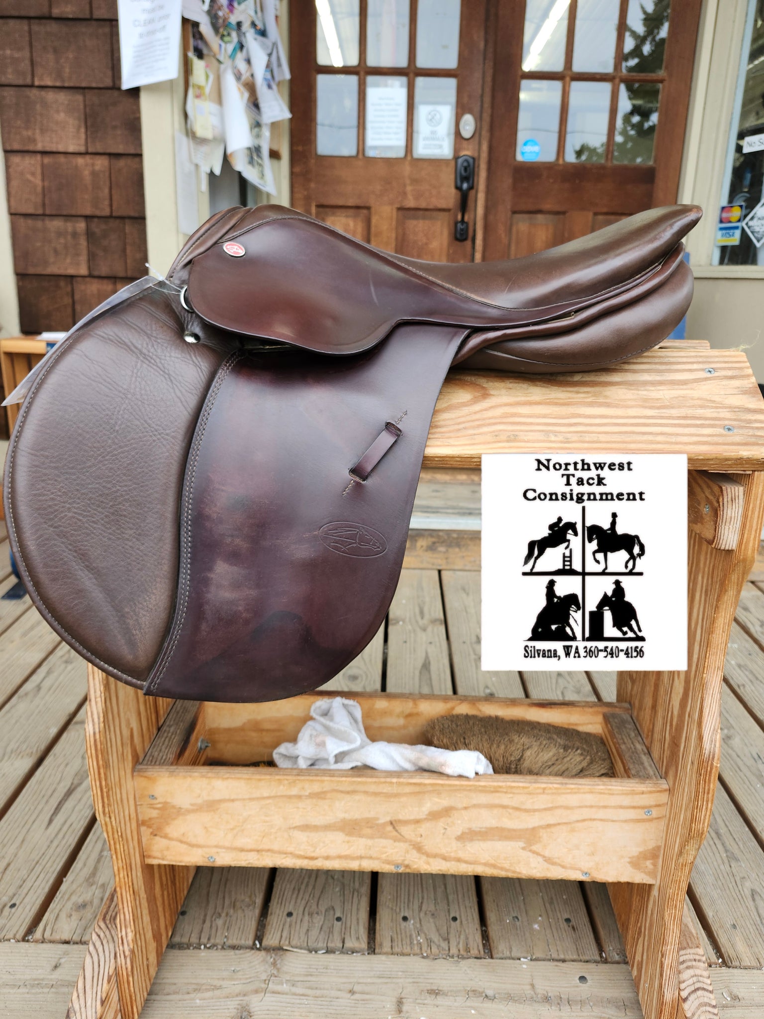 16" Courbette Primus Close Contact Saddle