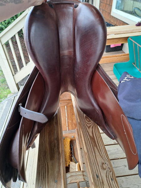 17" Prestige Versailles Jumping Saddle
