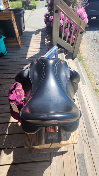 18" Kent & Masters High Wither Dressage Saddle