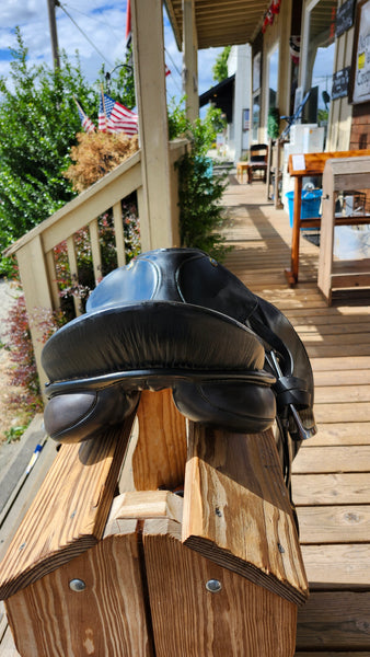 17.5" Sommer Novelle Dressage Saddle