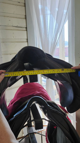 17.5" Stubben Genesis CS De Luxe Jump Saddle