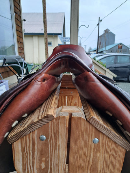 17.5" Dominus Close Contact Saddle
