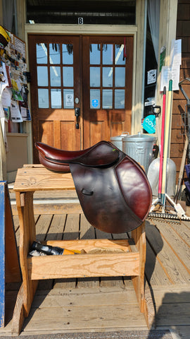 15" Beval Close Contact Jump Saddle