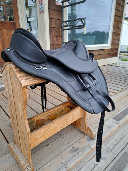 16" Treeless Endurance Saddle