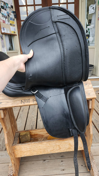 18" Schleese Infinity II Plus Dressage Saddle