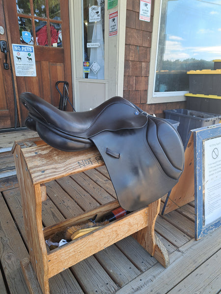 17" Hastilow & Sons Concept Jump Saddle
