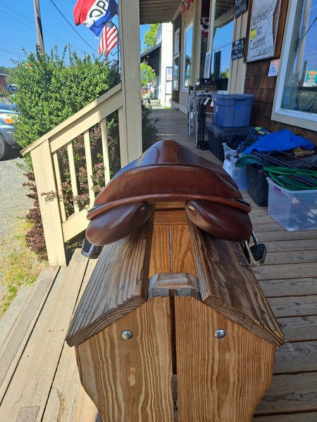 17.5" Collegiate Parfaire Close Contact Jump Saddle