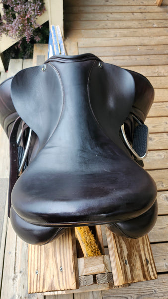 17" Hulsebos WB4 Dressage Saddle