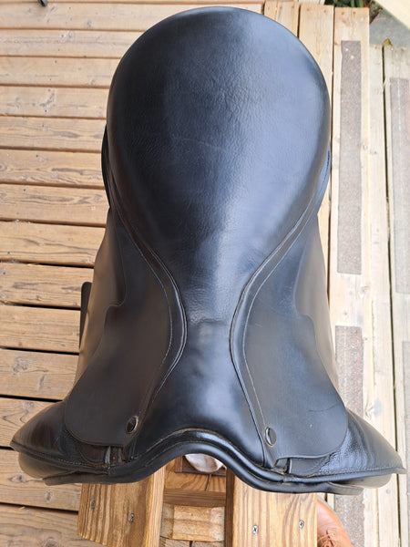 18" JRD Dressage Saddle