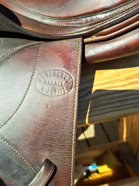 16.5" Devoucoux Biarritz Close Contact Saddle