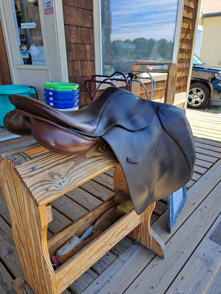 18" County Conquest Jumping Saddle