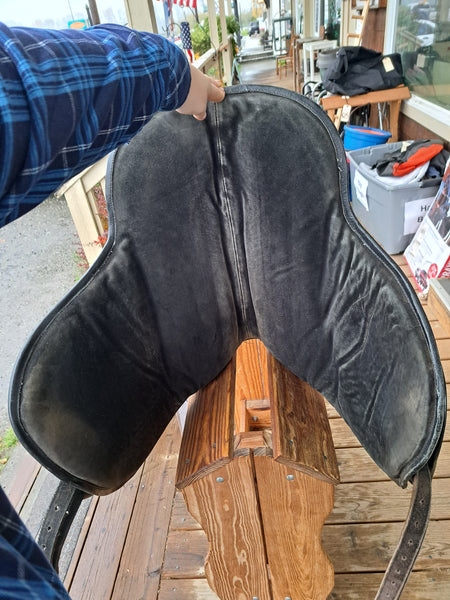 16" Black Forest Aspen Treeless Saddle