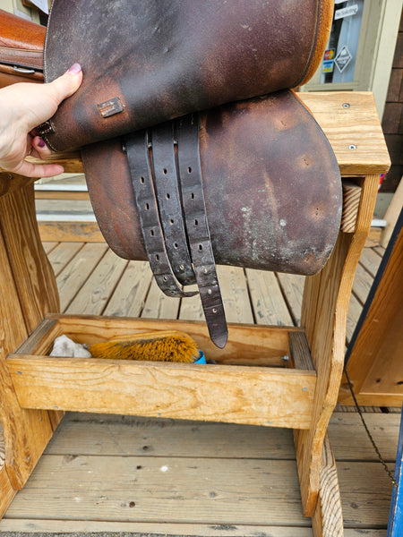 16.5" Beval "The Devon" 2000 close contact jump saddle