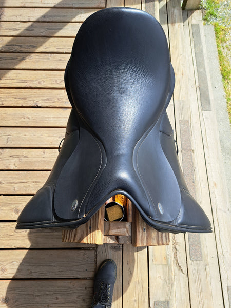 17.5" Thorowgood Dressage Saddle