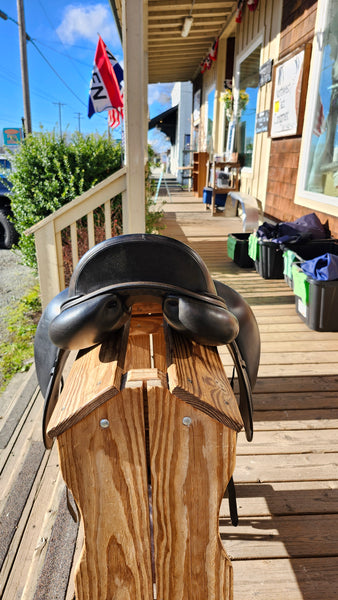 17.5" Equipe Bocelli Monoflap Dressage Saddle