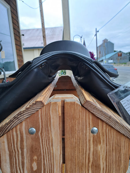 17.5" Tekna S-Line Synthetic Dressage Saddle