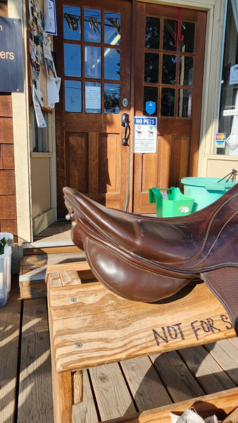 17.5" Stubben Genesis CS De Luxe Jump Saddle