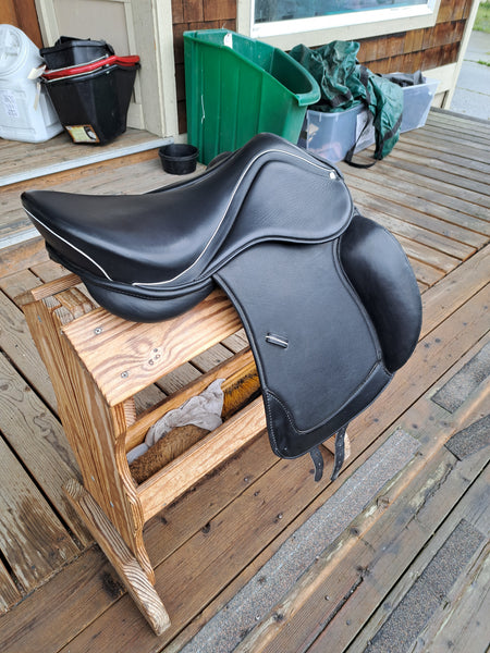 16-17" Easy Trek Classic Dressage Saddle