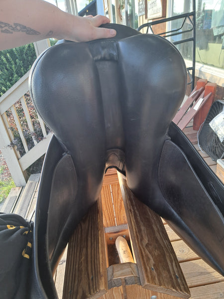 18.5" M. Toulouse Aachen Dressage Saddle
