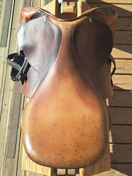 16" Butet Close Contact Jumping Saddle