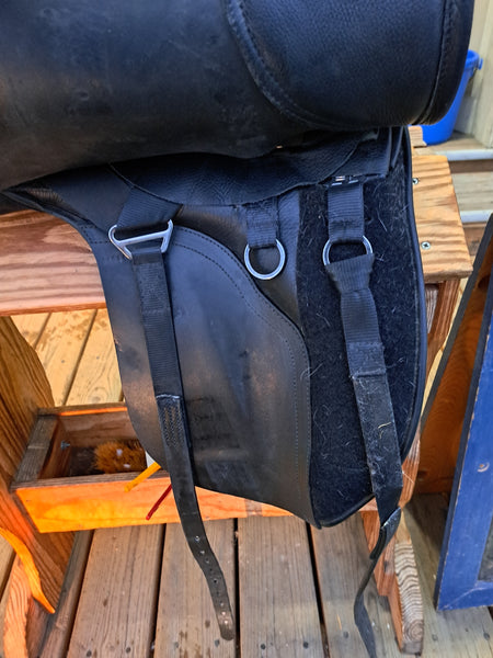 17.5" Kent and Master Original Dressage saddle