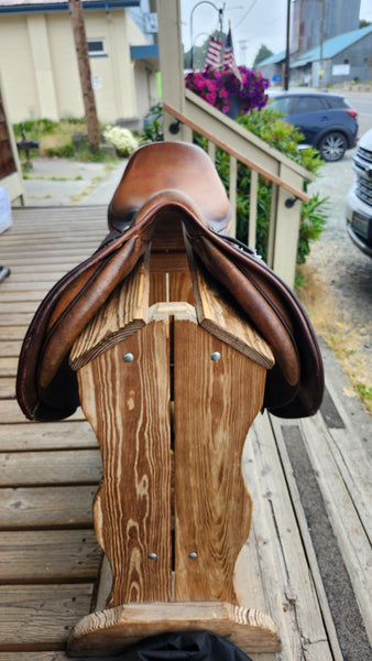 17" Butet Close Contact Jumping Saddle