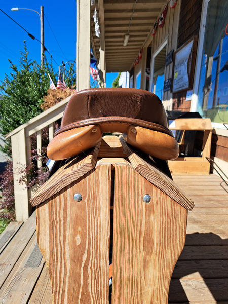 16.5" Dover Circuit Close Contact Jump Saddle