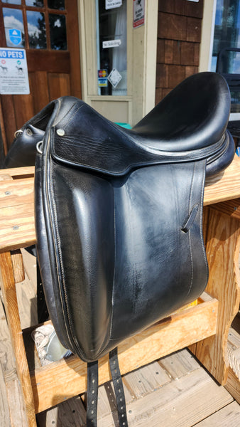 17" L'Apogee 2DL Dressage Saddle