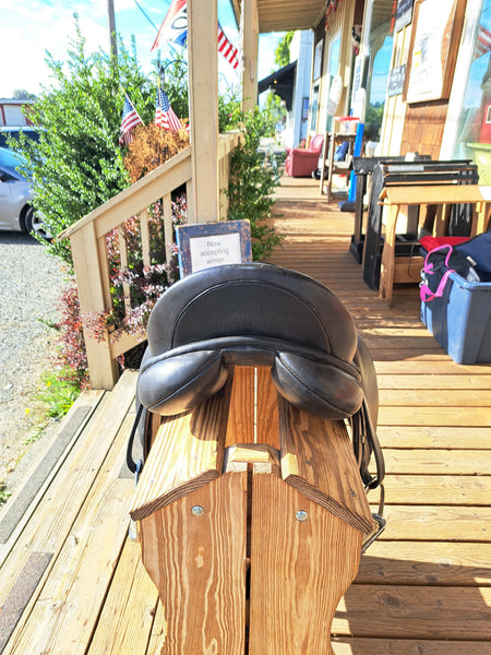 18" Lovatt & Ricketts Ellipse Dressage Saddle
