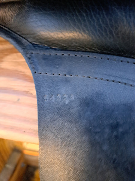 17.5" Kent and Master Original Dressage saddle