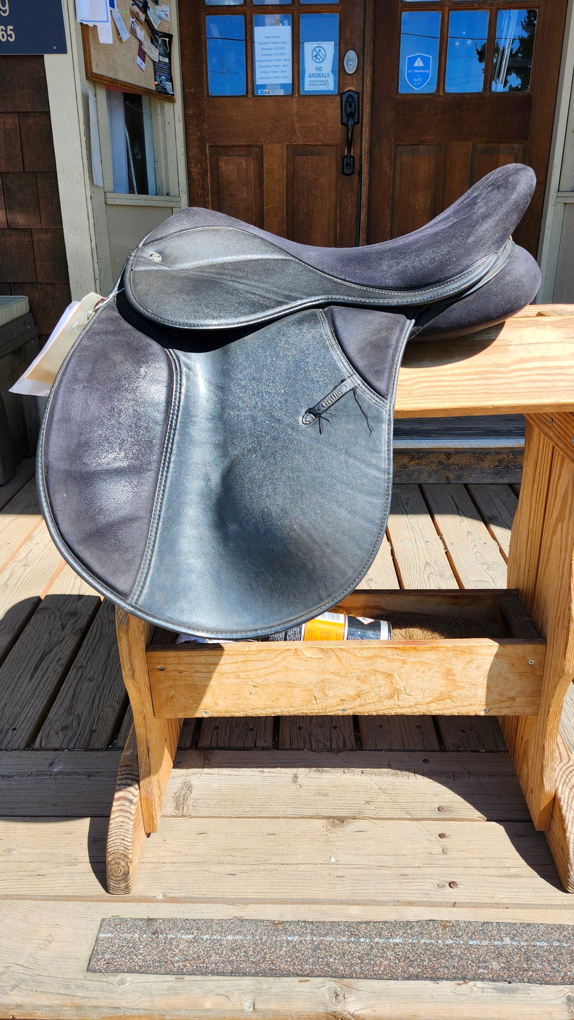 17" Thorowgood Griffin Synthetic All Purpose English Saddle