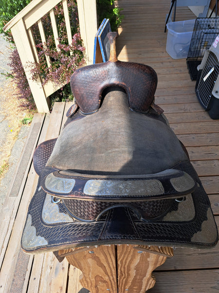 17" Hilason Treeless Barrel Racing Saddle