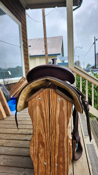 ON TRIAL 16" Crates Western Trail Saddle Package