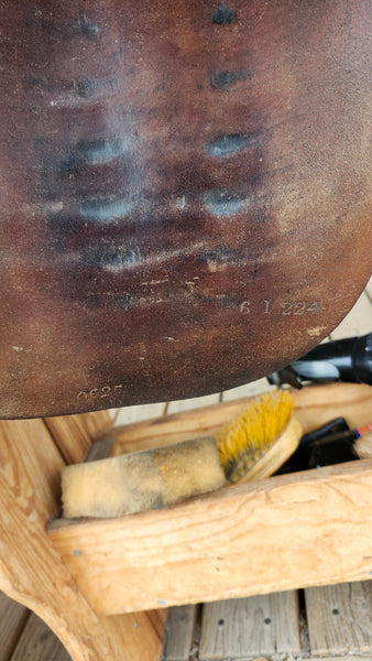17" Crosby Hampton Classic Saddle
