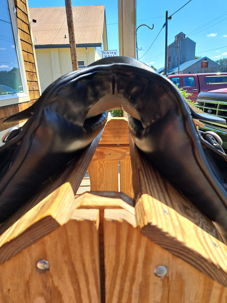 18" Collegiate Ruiz Diaz Dressage saddle