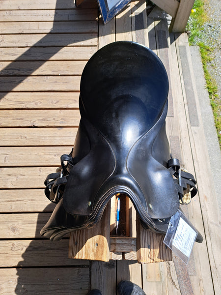 ON TRIAL 17.5" Passier Baum Dressage Saddle
