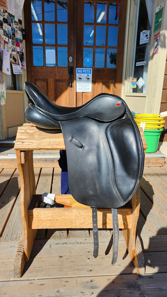 18" Hastilow Concept Dressage Saddle