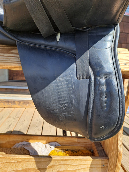 17" Hennig Dressage Saddle