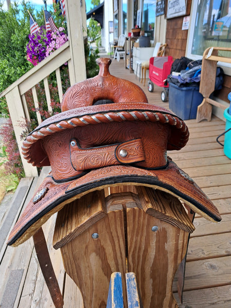 15.5" Treeless Tammy Fischer by Circle Y Barrel Saddle