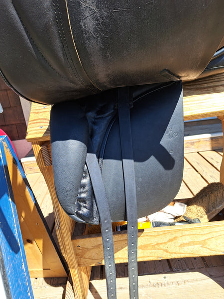 18" Collegiate Ruiz Diaz Dressage saddle