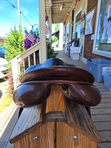 18" County Conquest Jumping Saddle