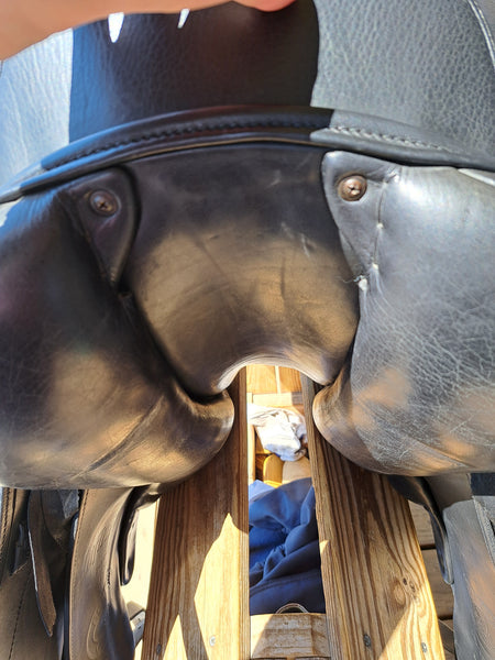 18" Schleese Infinity II Dressage Saddle