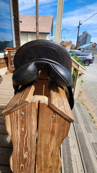 18" Lovatt & Ricketts Berkeley Dressage Saddle
